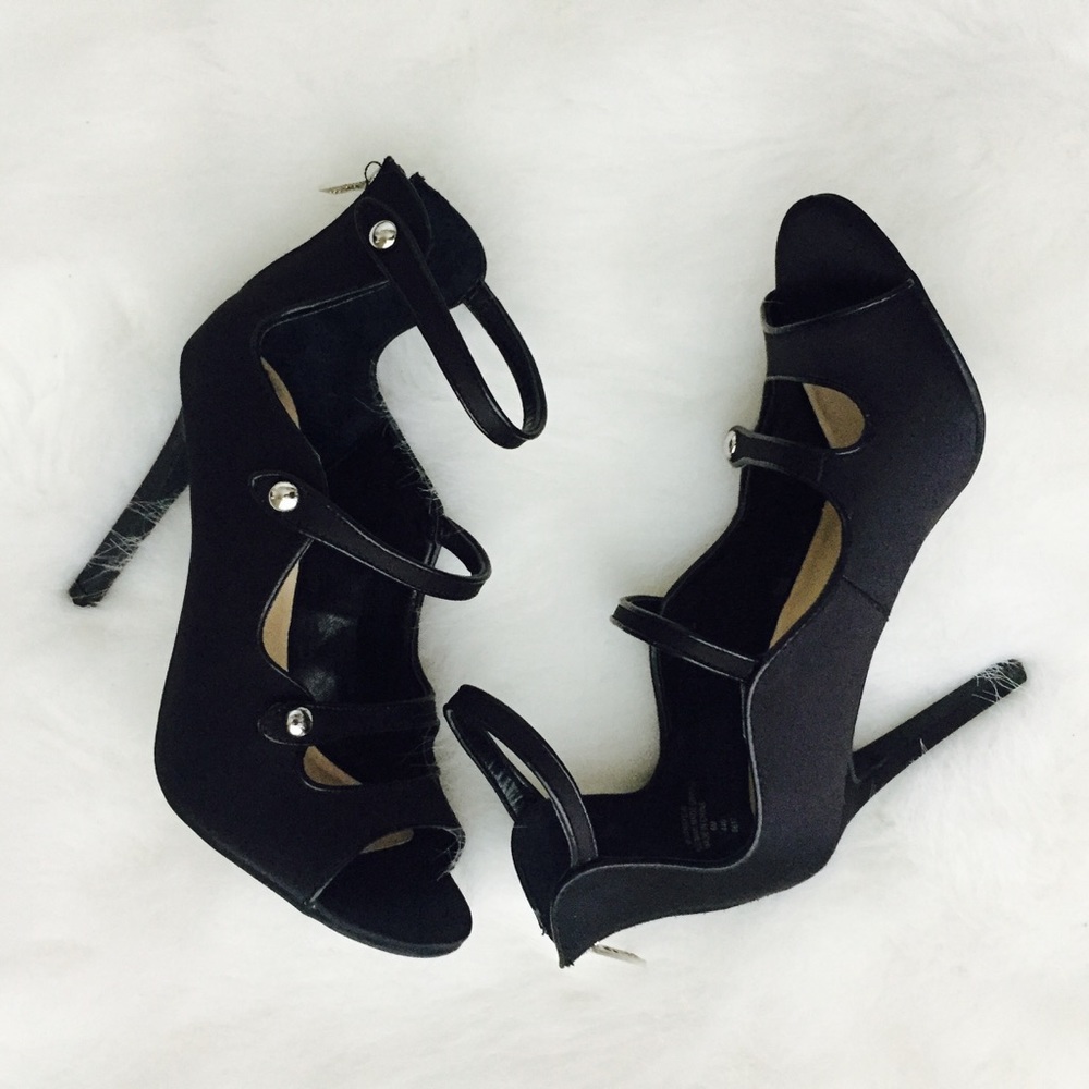 GUESS Open Toe Black Heels with Back Zip Sz 10